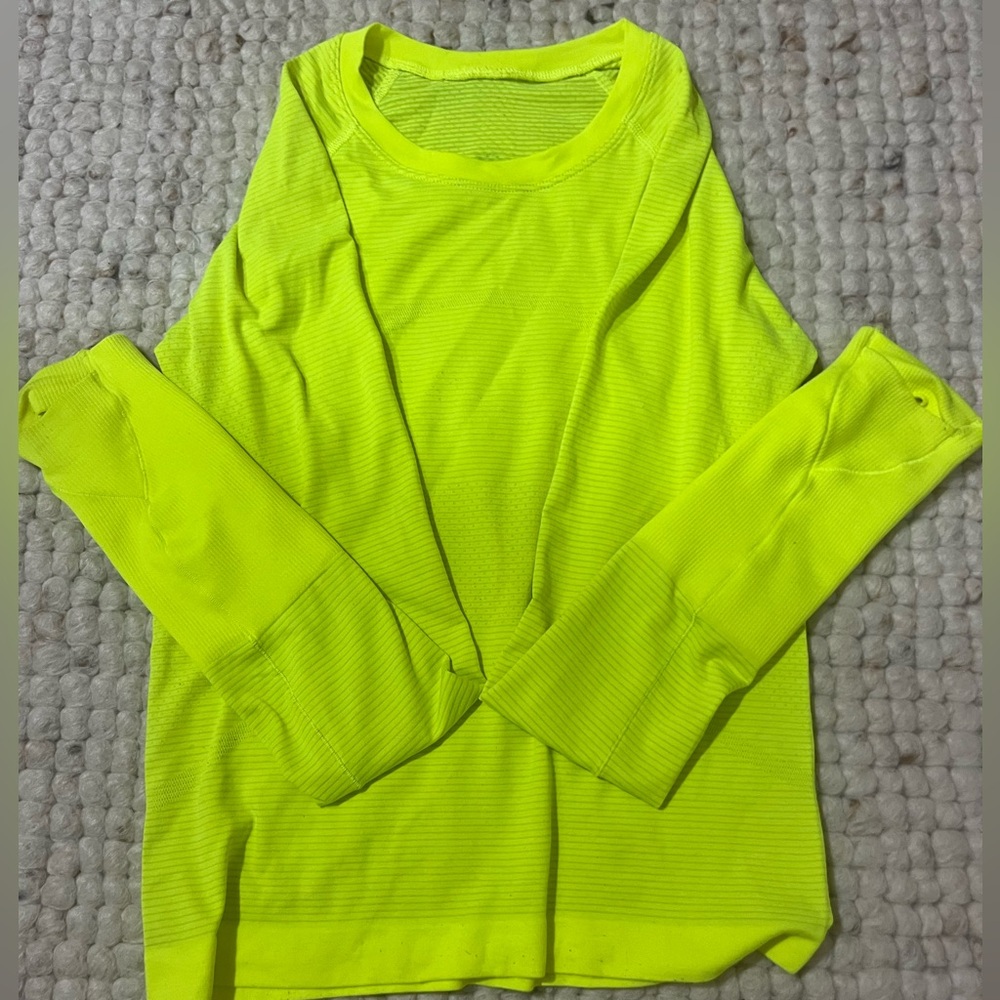 Lululemon- Swiftly Tech Long-Sleeve Shirt 2.0
Waist Length